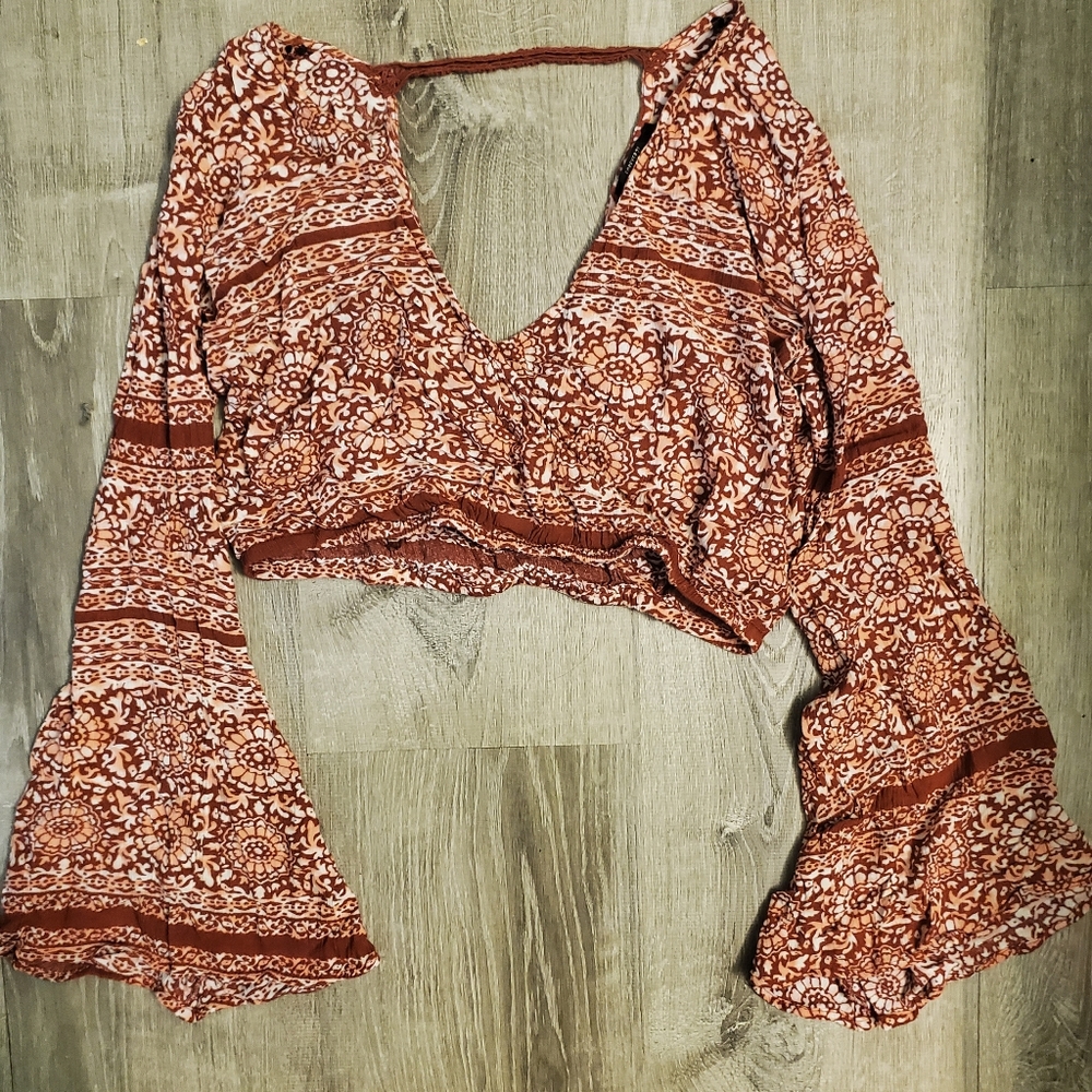 Long sleeve crop top